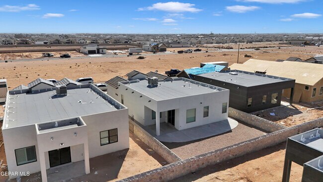 Building Photo - 15233 Expectation Ave