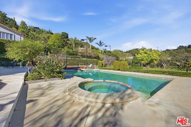 Building Photo - 2846 Royston Pl