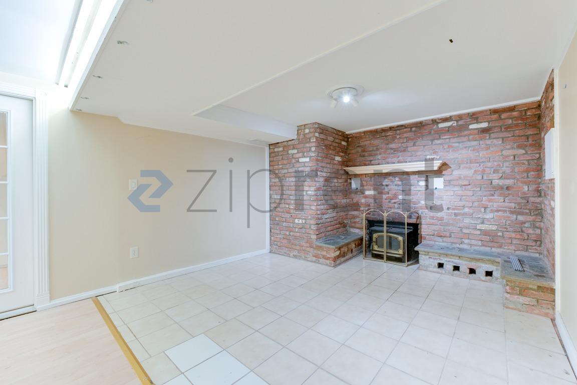 Building Photo - 3733 88th Ave SE