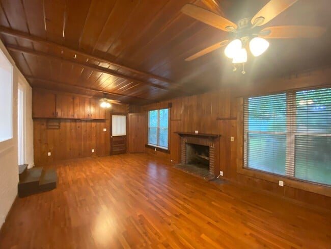 Building Photo - 948 Alachua Ave