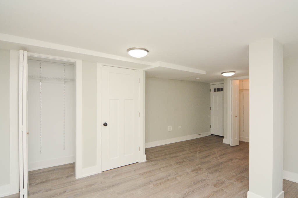 Building Photo - 436 W Belden Ave