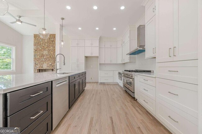 Building Photo - 2555 Chattahoochee Ln