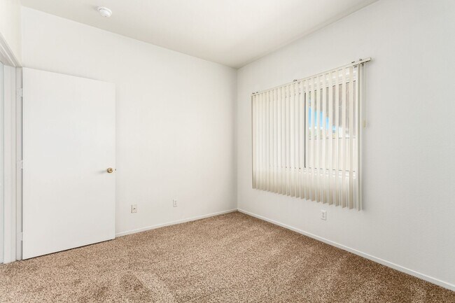 Building Photo - HCVP considered!  SAHARA & SLOAN AREA/ GAT...
