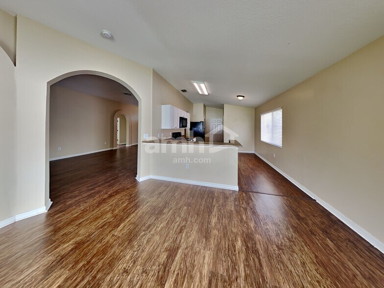 Building Photo - 27826 Breakers Dr