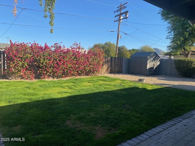 Building Photo - 816 E Seldon Ln