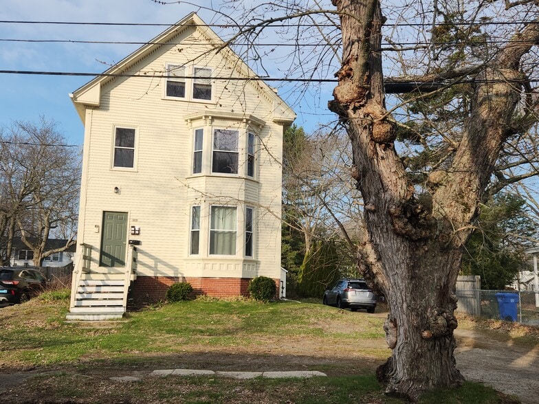 exterior w/ parking - 261 Elm St