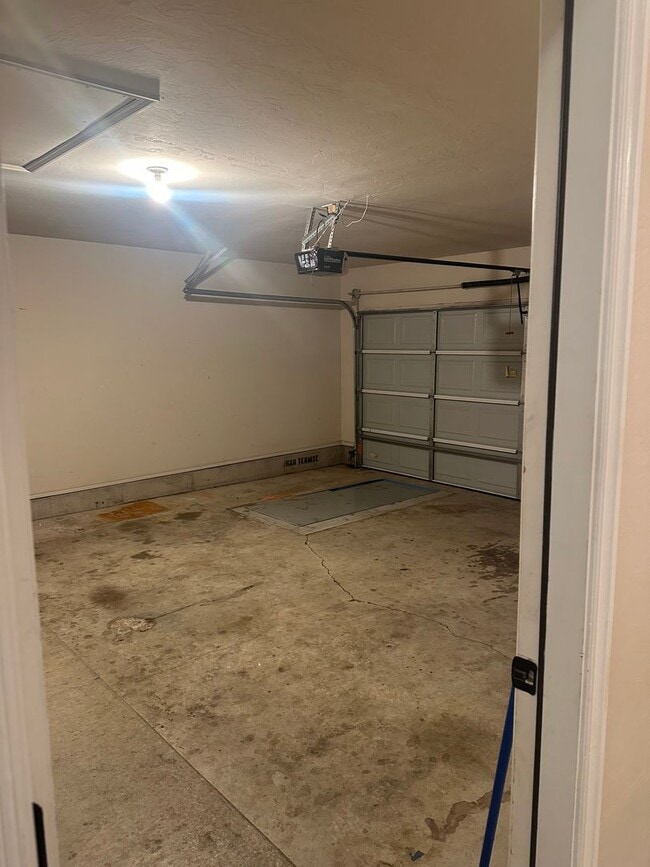 Building Photo - Beautiful 3 Bedroom Home With An In-Ground Storm Shelter!!!