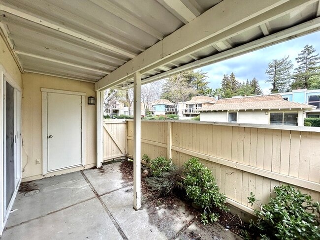Building Photo - Beautiful Downstairs 2 Bedroom Condo Located In Gated Community Pool + Lake Access!