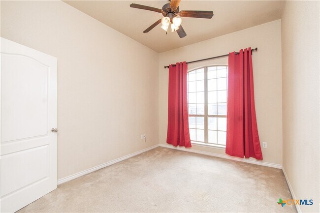 Building Photo - 305 Hedy Dr