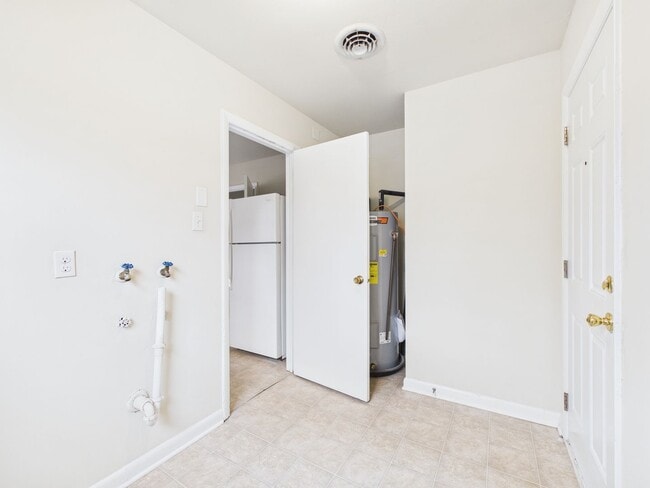 Building Photo - 1018 Barlen Dr