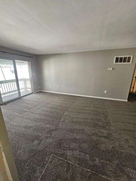 Building Photo - 5710 Coach Dr W