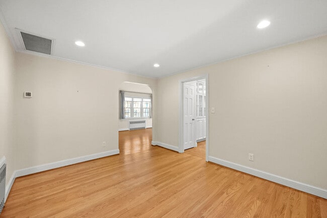 Building Photo - 15 Arapahoe Rd