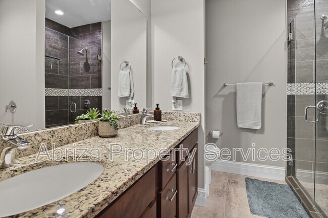 Building Photo - 3612 Flad Ave