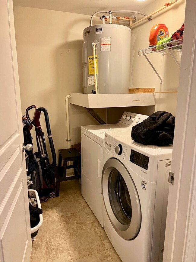 Building Photo - Available April 15th 2BD/2BA Condo on Granby! Gated Garage Parking with 2 Reserved Spots!! Balcony!