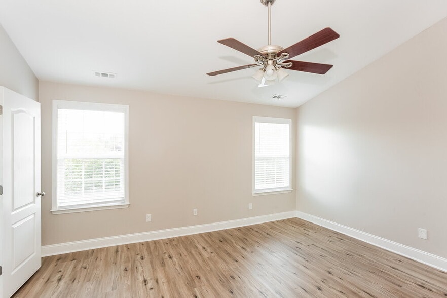 Building Photo - 6905 Brandon Chase Ln