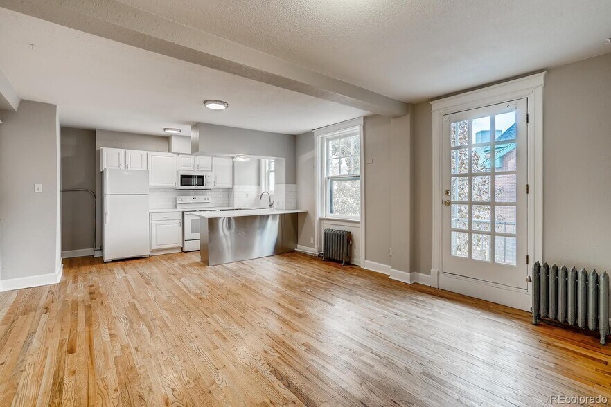Building Photo - 215 E 11th Ave