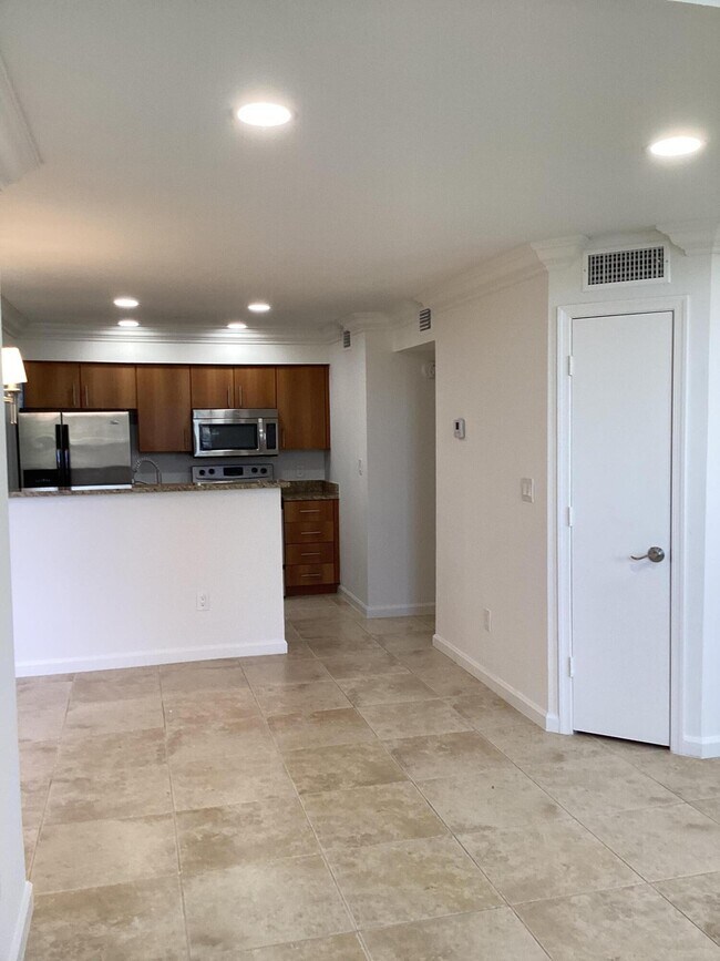 Building Photo - 1385 Crystal Way