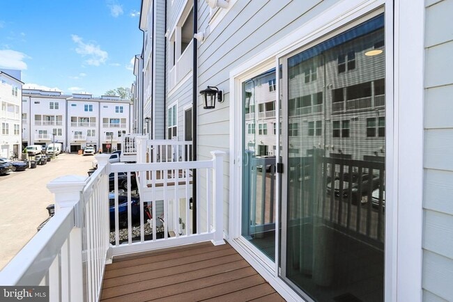 Building Photo - 45181 Drowes Ter