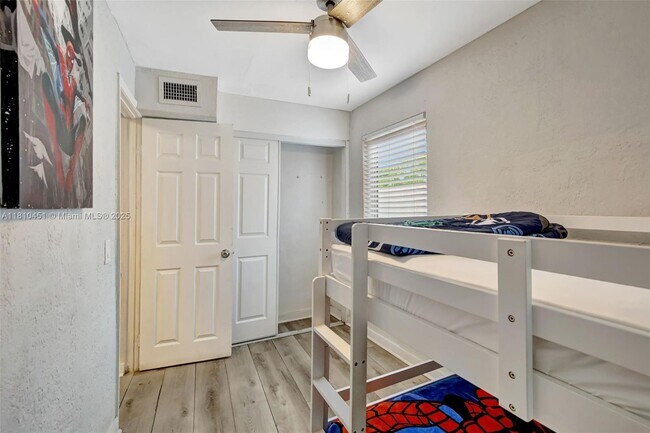 Building Photo - 6039 SW 38th St