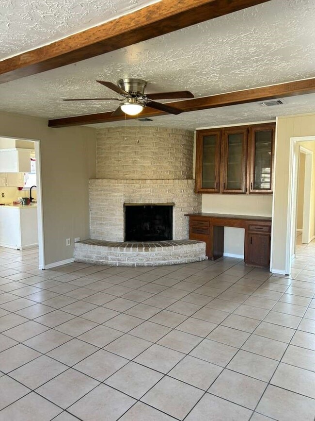 Building Photo - 12322 South Dr