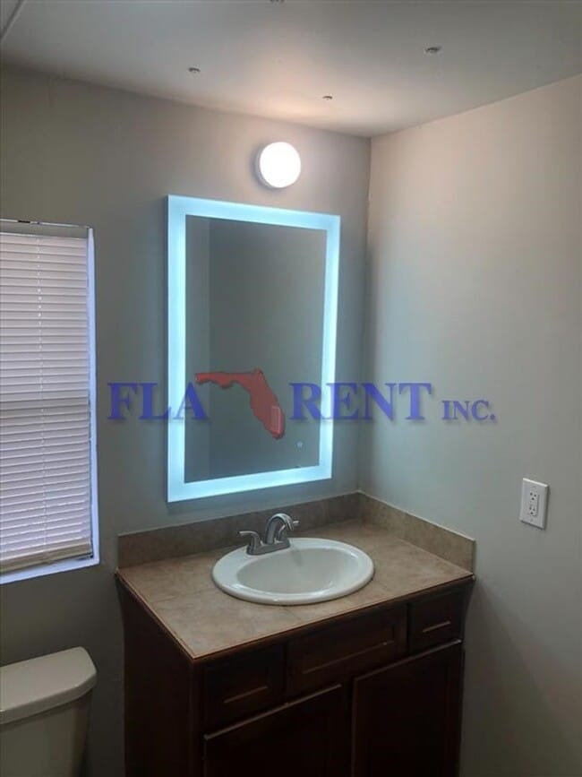 Building Photo - Newly renovated 4/2 Mobile home on large l...