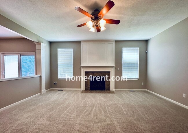 Building Photo - 8719 Dunraven St
