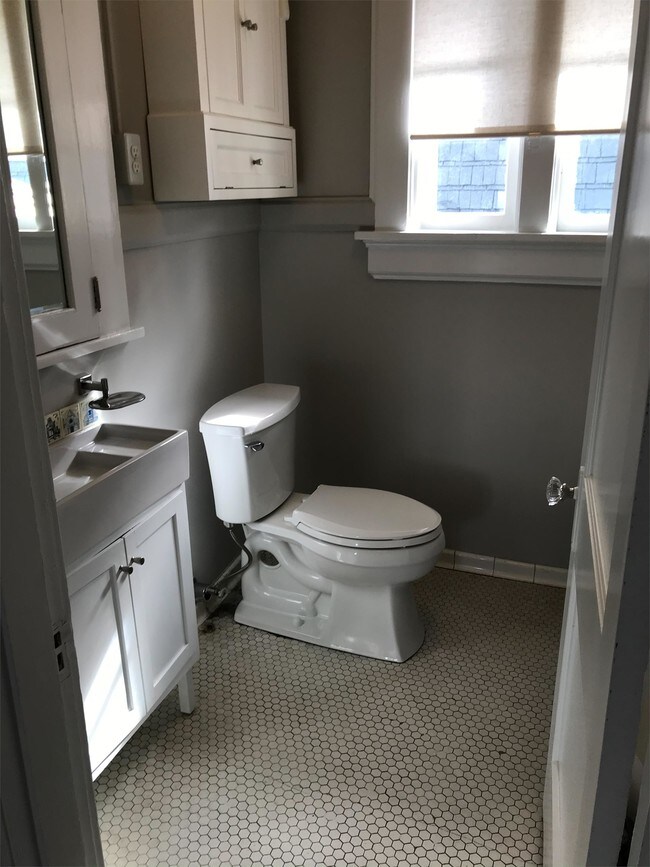 Building Photo - 819 29th St S