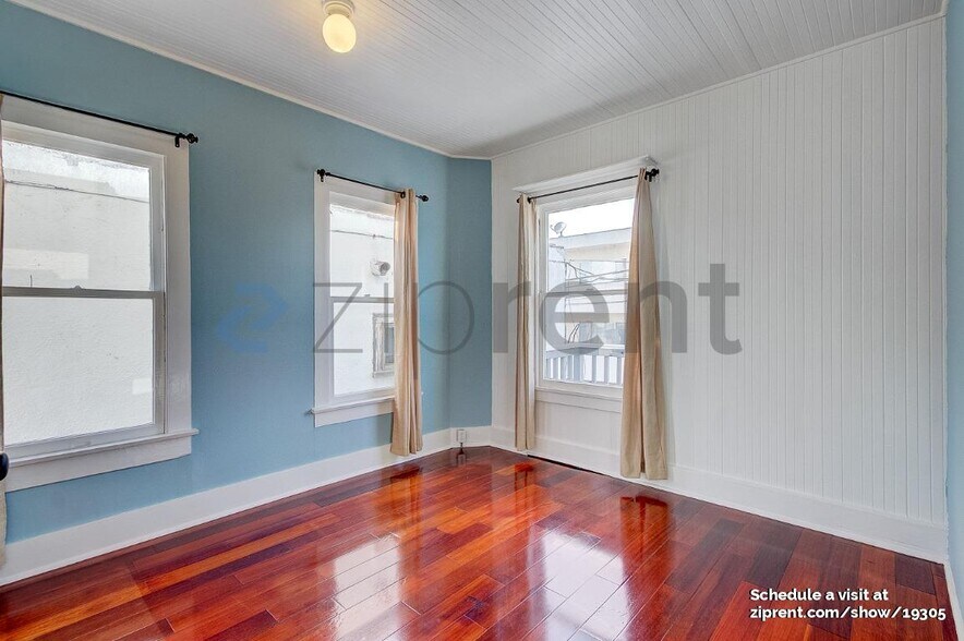 Building Photo - Unit B