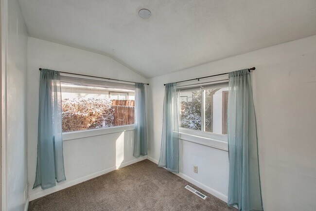 Building Photo - Charming 3-Bedroom Home with Spacious Base...