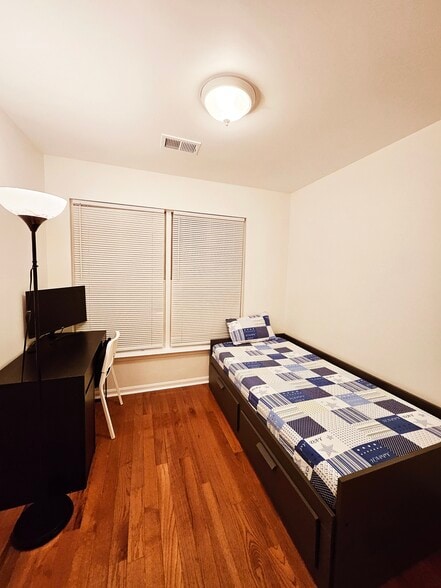 2nd bedroom. Furnitures not included - 12024 Country Mill Dr