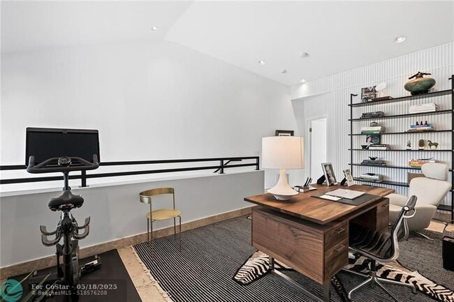 Building Photo - 2416 Bayview Dr