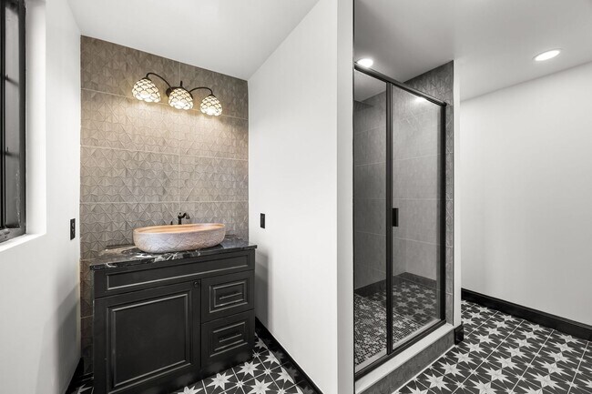 Building Photo - Thiel on 9th