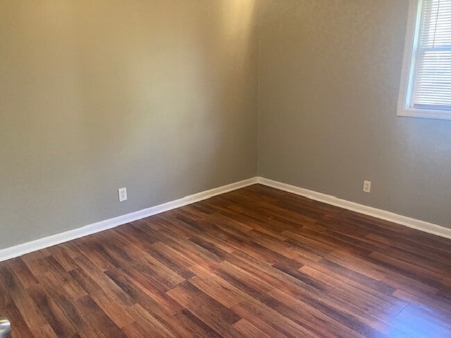Building Photo - 3BR/1.5BA-1200 SF-893 Miller Estates Rd, S...