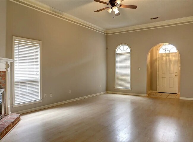 Building Photo - 8649 Eagle View Dr