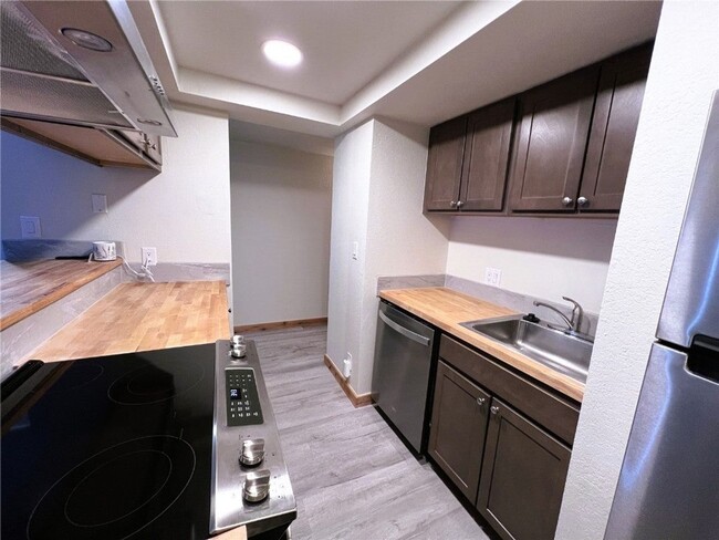 Building Photo - Long Term Rental- Mountainside Condos E339