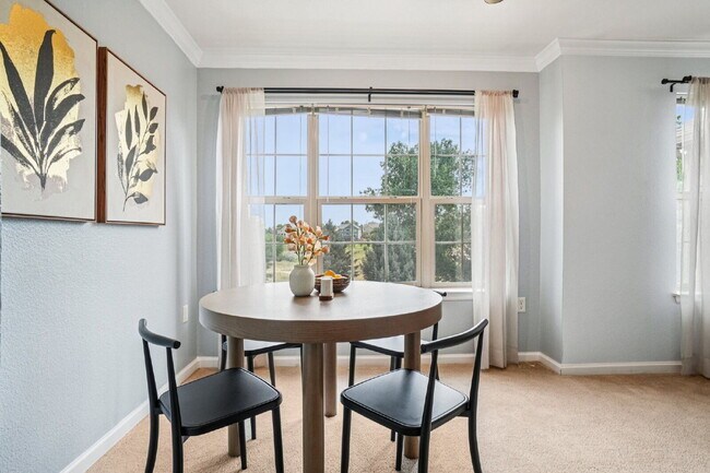 Building Photo - Gorgeous third floor - 1bd/1ba condo