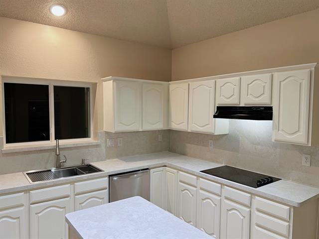 Building Photo - 705 Pine Lakes Dr