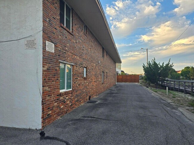 Building Photo - 315 Bream Ave