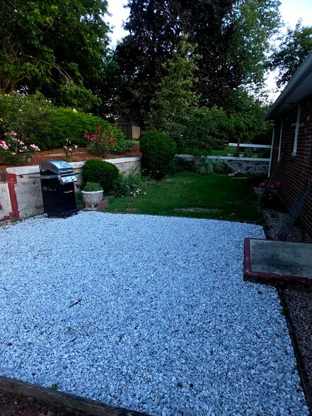 backyard, additional area up the stairs - 42 Davenport Rd