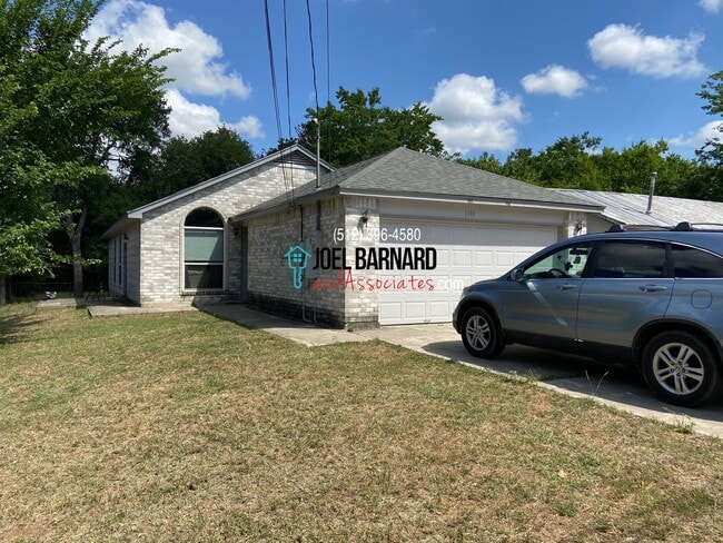 Building Photo - Available August 9: 3 Bedroom, 2 Bath Stan...