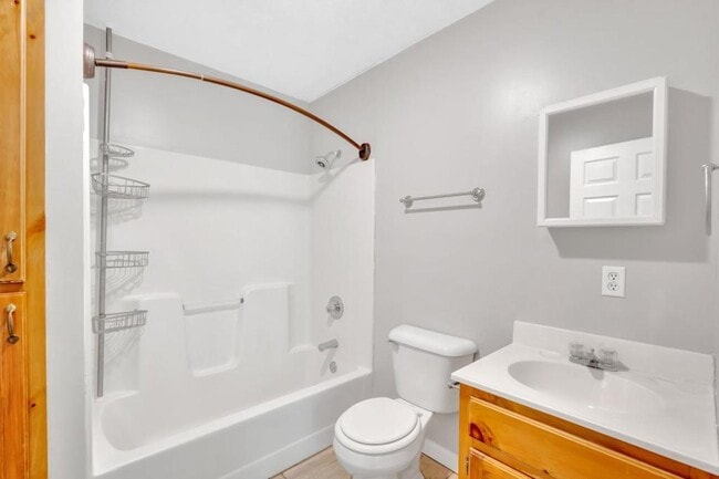 Building Photo - 227 Valley Crest Dr