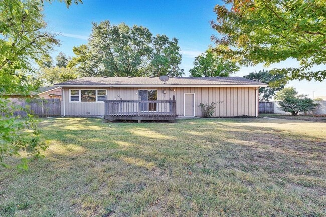 Building Photo - Coming available in February!