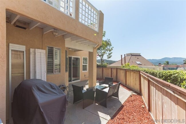 Building Photo - 2 Bed / 2 Bath Townhome in El Cajon