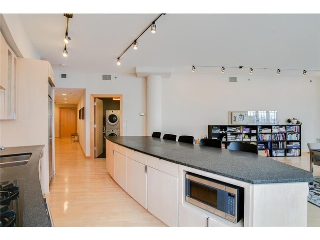 Building Photo - 408 N 1st St