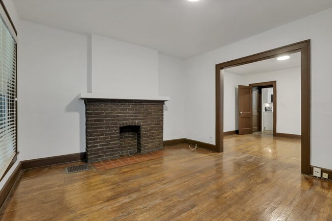 Building Photo - 1349 N 6th St