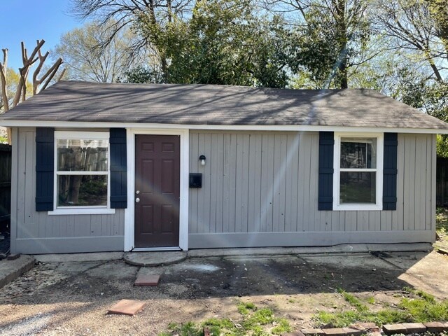 Primary Photo - 2053 Linden Ave