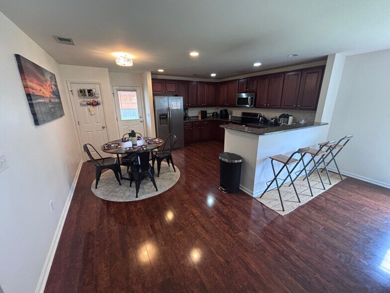 Building Photo - 412 Vinicio Dr