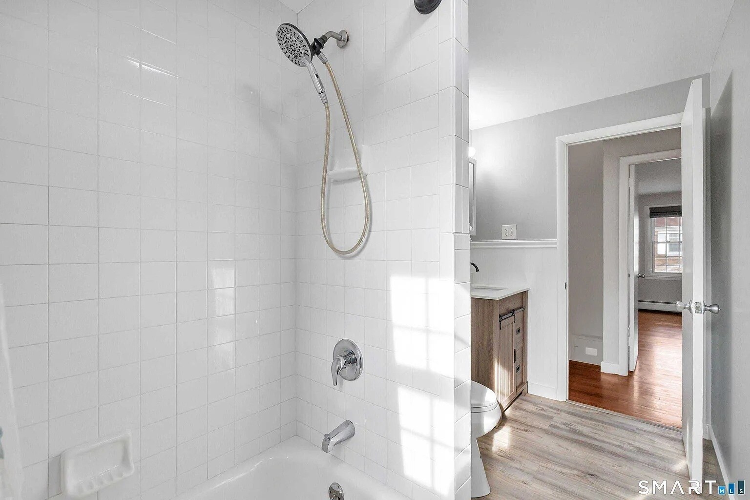 Building Photo - 240 Sunnyridge Ave