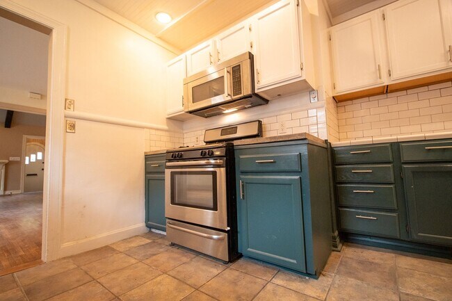 Building Photo - 2124 E 19th St