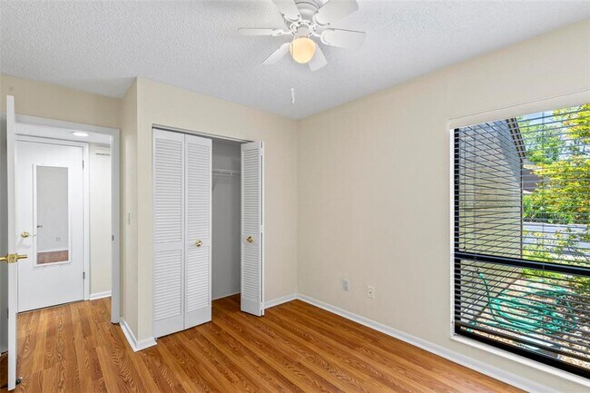 Building Photo - 41 Hembury Ln